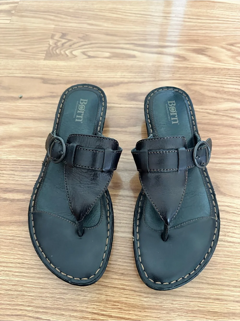 Born Black Leather Buckle Thong Sandal size 8